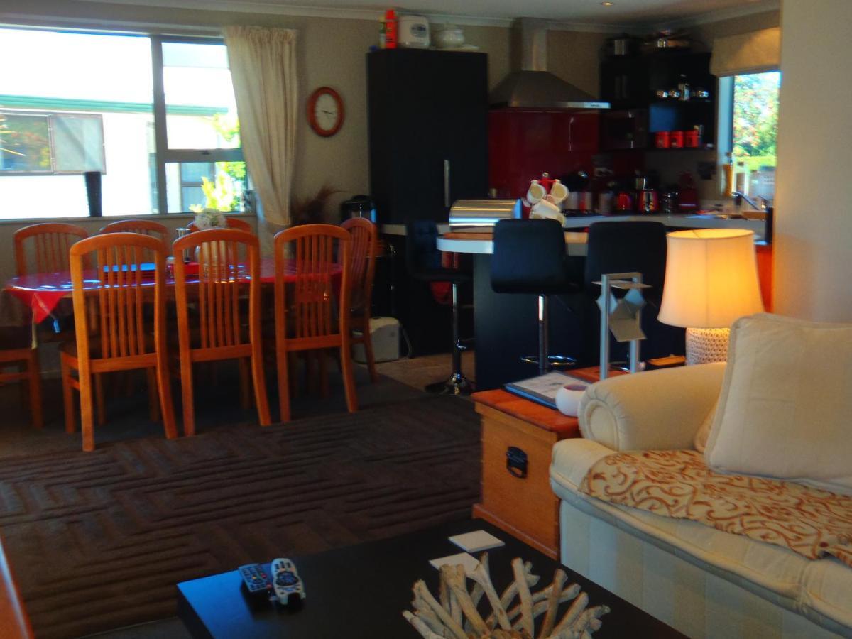 Lakefront Fantail Cottage Lake Hawea, Wanaka Zewnętrze zdjęcie