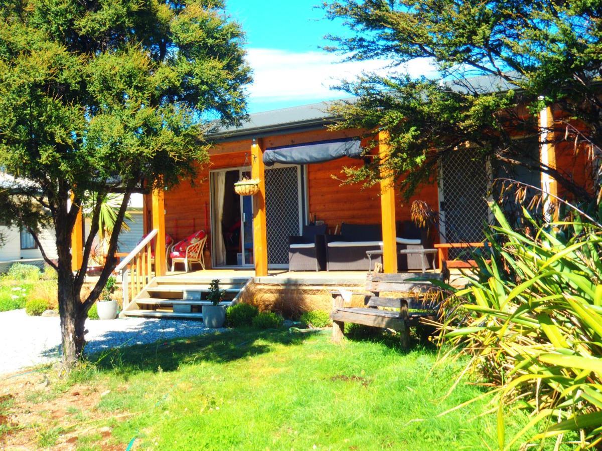 Lakefront Fantail Cottage Lake Hawea, Wanaka Zewnętrze zdjęcie