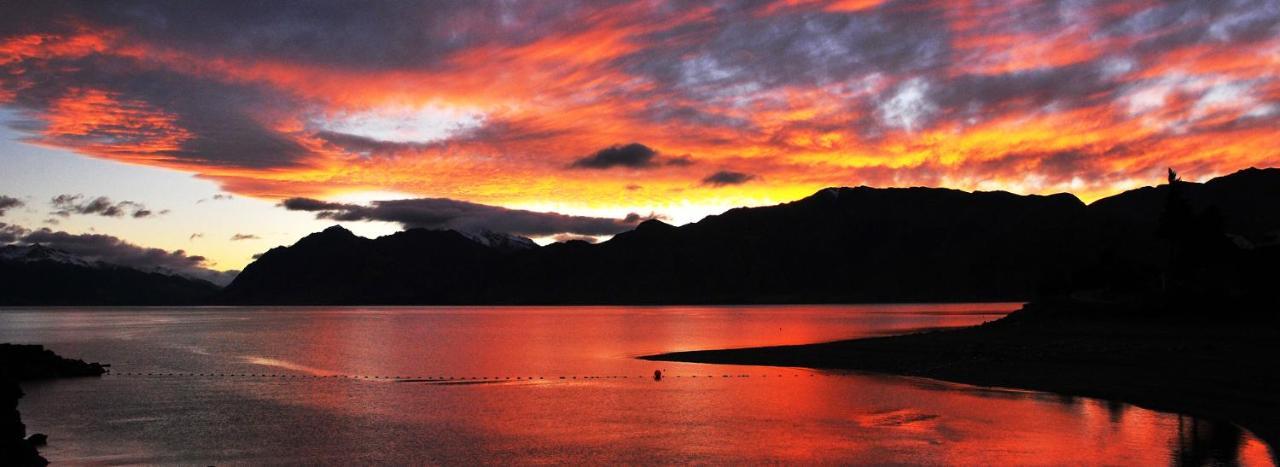 Lakefront Fantail Cottage Lake Hawea, Wanaka Zewnętrze zdjęcie